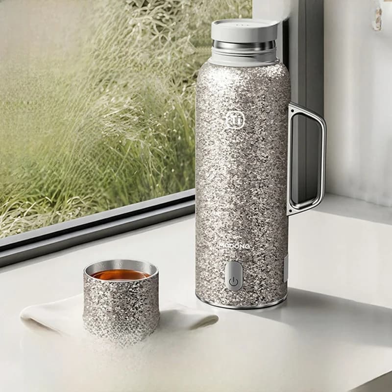 Bicchiere termico in puro titanio con display della temperatura, 601-700ml
