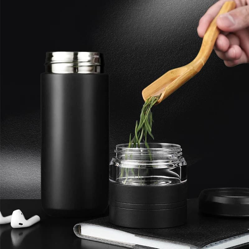 Borraccia sottovuoto con infusore per tè 500ml